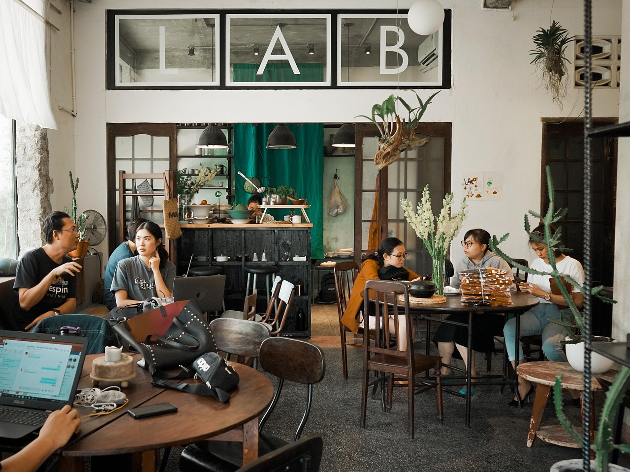 实名手机卡买卖：手机短信营销与传统短信营销有何差别？