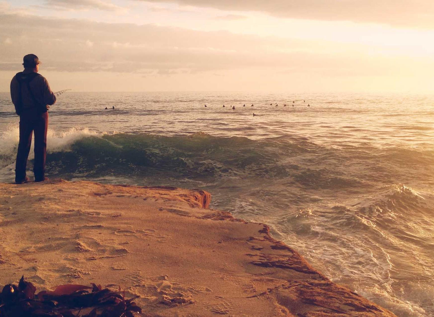“技术支持辅助和影响装备和道具市场的关系”